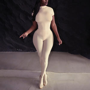 Viviblook Y25ST546 Ensemble deux pièces pour femmes, nouveau, couleur unie, col rond, coupe ajustée, ensemble pantalon à manches courtes - Product Image 3