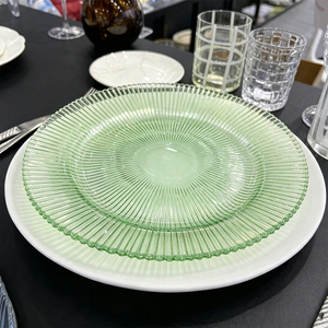 Assiette à dîner en verre coloré à motif soleil radial, 13 pouces, sans plomb, vaisselle décorative pour hôtel, restaurant, mariage, couleurs personnalisées en gros - Product Image 4