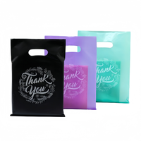 Sacs d'emballage personnalisés avec logo imprimé, pliables, en plastique coloré, avec poignée découpée, pour boutique de jouets pour enfants