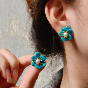 Zertifizierter 925er Sterlingsilber Natürlicher Türkis Süßwasserperlen Blumen-Ohrstecker Einfache Damen-Ohrringe Florale Barocke Feine Schmuckstücke - Product Image 2