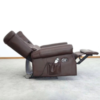 Antiker Luxus-Sessel mit Hoher Rückenlehne und Flügeln, Robuster Relaxsessel, Vintage-Leder mit Knöpfen, Rollarmlehnen, Modernes Design aus Holz