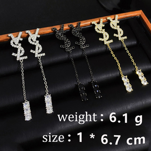 <span class=keywords><strong>Orecchini</strong></span> Pendenti Lunghi con Nappa in Zirconi Placcati Oro con Lettera VSL Marchiata in Zirconia per <span class=keywords><strong>Donna</strong></span> all'Ingrosso - Product Image 3