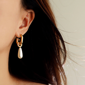 Boucles d'oreilles pendantes en forme de larme en métal perlé rond de style Instagram en or 18 carats haut de gamme - Product Image 6