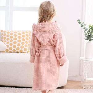 Albornoz Ligero de Algodón Puro para Bebés y Niños, con Capucha, Diseño Waffle, Color Blanco, Venta al Por Mayor, Alta Calidad - Product Image 2