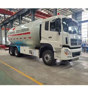 Camión Cisterna Sino Truck HOWO 8X4 >30000L Nuevo Camión Industrial para Transporte de Líquidos Inflamables - Product Image 2