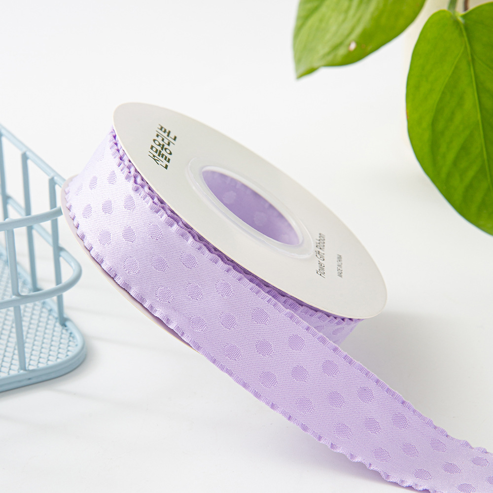 Bord ondulé à pois violet clair de 25 mm [10 yards]