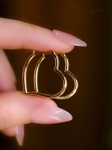 Xinfly 18K Gold Heart Huggie <b>Earrings</b> Versatile Au750 Plain Gold for Weddings and Gifts - Product Image 5
