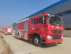 <span class=keywords><strong>Camion</strong></span>-citerne à eau diesel poids lourd neuf de haute qualité Sinotruk HOWO 4X2 avec réservoir de 7000-10000L et moteur de 350 ch - Product Image 1