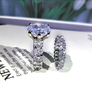 Nouvel ensemble de 2 bagues en laiton style européen et américain, avec zircon, luxe, style blogueuse, empilables, bijoux pour femme - Product Image 1