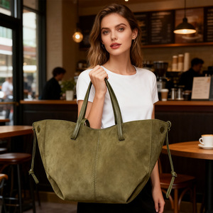 Sac fourre-tout en daim PU Printemps 2025 French Wings Rétro Européen Américain Loisirs Voyage Grande Taille Sac à bandoulière et à main MELI - Product Image 4