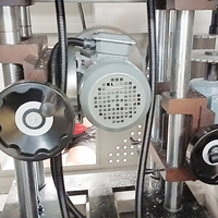 Machine de fraisage CNC WEIKE pour le traitement des fenêtres et des portes en aluminium et PVC, type de coupe mobile, facile à utiliser