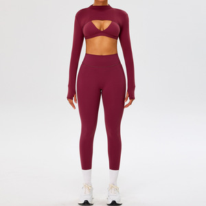 Conjunto de Yoga Térmico Premium de 3 Piezas para Mujer: Sujetador Deportivo Ajustable con Espalda Cruzada, Top y Pantalones Rectos de Cintura Alta con Efecto Push-Up - Product Image 4