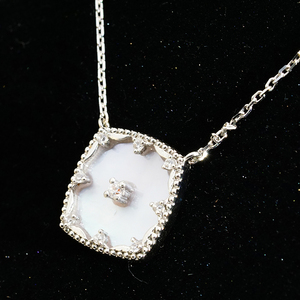 Colgante Cuadrado Artesanal de Oro Sólido 9K/14K/18K con Halo de Madreperla y Diamante de Laboratorio para Joyería Minimalista - Product Image 3