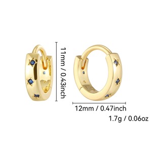 Pendientes de Aro Pequeños de Latón Chapado en Oro con Diseño de Estrella Geométrica y Circonita, Joyería de Moda Unisex para Regalo - Product Image 2