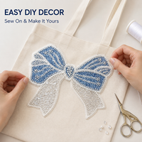 Grande applique en jean bleu avec nœud, perles, billes et paillettes, patch brodé à coudre pour robes, vestes, sacs et projets DIY