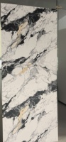 Panneau mural WPC en gros 900x2800mm 9mm étanche, revêtement en marbre veiné blanc et noir Panda pour chambre d'hôtel et salle de bain