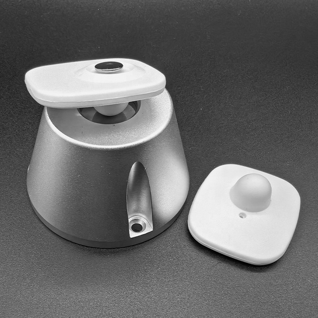 High Quality 42*48 Mini Square EAS RF Security Tags White ABS Plastic Anti-Theft Clothing Tags for Retail Stores Supermarkets