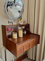Table de chevet compacte en bois massif avec miroir et tiroirs pour petites chambres – Rangement minimaliste pour maquillage