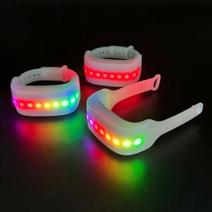 Bracelets LED personnalisés avec logo, 10 zones, couverture 800m, 433MHz, pour concerts, bars, discothèques, mariages, événements, fournitures de fête, télécommande DMX512 - Product Image 1