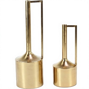 Vase de sol minimaliste en aluminium avec poignée, doré, design moderne et luxueux pour décoration de mariage, couleurs et logo personnalisables - Product Image 1