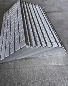 Teclado para Portátil A1644 MagicKeyboard, Retroiluminación RGB, Mecánico, Inalámbrico, USB Tipo-C, Usado Como Nuevo, Venta al Por Mayor - Product Image 3