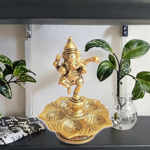 Idole artisanale en métal du Dieu Ganesha avec lampe à huile multi-diya pour la décoration intérieure et la Puja - Product Image 3