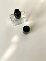 Présentoir de Luxe pour Bouteille de Parfum 15ml, Boîte Cylindrique Personnalisée avec Logo, Finition Brillante Sérigraphiée, Luxe Haut de Gamme