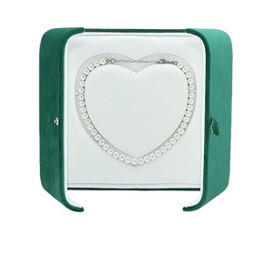 Boîte à bijoux carrée en velours pour collier de perles, double ouverture avec bouton-pression, avec chaîne, pour cadeau de fête des Mères - Product Image 2