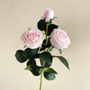 زهور صناعية من الحرير على شكل ورود حمراء بثلاثة رؤوس وفروع خضراء بطول 45 سم لتزيين المنزل وحفلات الزفاف وعيد الحب - Product Image 5