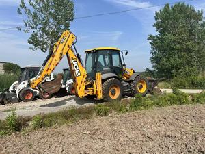Envío Gratuito, Como Nuevo, Precio Bajo, Cargador Hidráulico JCB 4CX de 3 Toneladas, Motor JCB4CX Compatible con EPA y CE, en Stock - Product Image 3