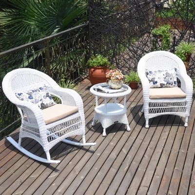 Chaise en rotin, chaise à bascule, table ronde