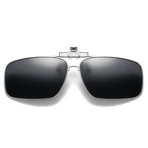 Occhiali <span class=keywords><strong>da</strong></span> <span class=keywords><strong>Sole</strong></span> a <span class=keywords><strong>Clip</strong></span> SKYWAY con Lenti Polarizzate a Specchio Ribaltabili per Occhiali <span class=keywords><strong>da</strong></span> Vista - Product Image 6