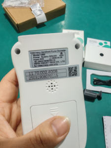 Équipement vétérinaire OSCAT VM2 Mini oxymètre portatif vétérinaire de 2 pouces avec surveillance de la fréquence cardiaque - Product Image 2