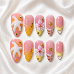 <span class=keywords><strong>Ongles</strong></span> Amande Jaune Ombré Faits Main 10 Pièces avec Breloques Étoile de Mer Rose et Perles Dorées Dégradées - Product Image 1