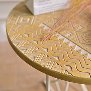 Ensemble de table basse ronde en bois sculpté de style européen INNOVA, design antique, 2 pieds en métal, pour le salon - Product Image 4