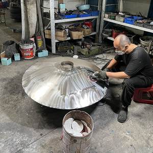 Réplique de miroir concave de grande taille en acier inoxydable moderne Kapoor - Décoration extérieure, art urbain, miroir ciel or argent, sculpture en métal - Product Image 2