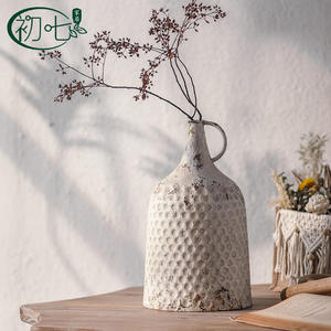 Jarrón de Metal Rústico con Textura Martillada, Tamaño Grande, Hecho a Mano para Decoración del Hogar - Product Image 2