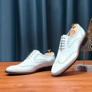 Chaussures décontractées en cuir véritable tendance, confortables et polyvalentes, chaussures en cuir pour hommes, chaussures en cuir formelles pour affaires, gravées - Product Image 2
