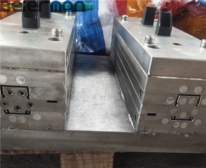 Máquina <span class=keywords><strong>de</strong></span> fabricación <span class=keywords><strong>de</strong></span> perfiles <span class=keywords><strong>de</strong></span> conductos/canalización <span class=keywords><strong>de</strong></span> cables eléctricos <span class=keywords><strong>de</strong></span> Pvc - Product Image 4