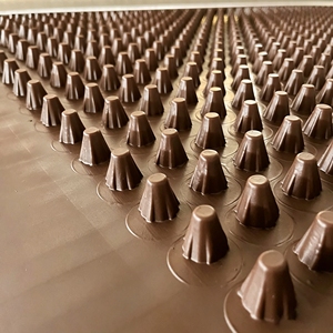Planche de drainage paysager en plastique alvéolée de 20 mm pour projets de garage et de toiture en Chine - Product Image 1