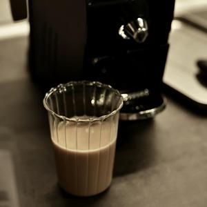 Vaso de Vidrio Resistente al Calor de Estilo Cafetería para Bebidas Frías como Latte Helado y Cold Brew - Product Image 3