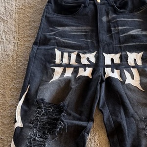 Jeans Baggy en Coton Élastique Personnalisé, Délavé au Soleil, Broderie Déchirée, Denim Personnalisé, Coupe Boxy Surdimensionnée, Pantalon en Denim Lavé pour Hommes - Product Image 3