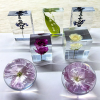 Cube de résine avec fleurs naturelles préservées, presse-papiers en époxy floral séché fait main, spécimen botanique personnalisé, cadeau souvenir de mariage
