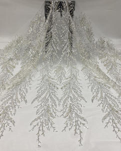 Usine <span class=keywords><strong>pas</strong></span> <span class=keywords><strong>cher</strong></span> prix luxe blanc dentelle tissu blanc perles sequin dentelle pour robe de mariée tissu - Product Image 2