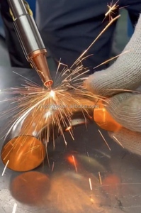 Máy hàn laser cầm tay bằng thép không gỉ Máy hàn laser cầm tay bằng kim loại cầm tay Máy hàn laser 1500W - Product Image 6