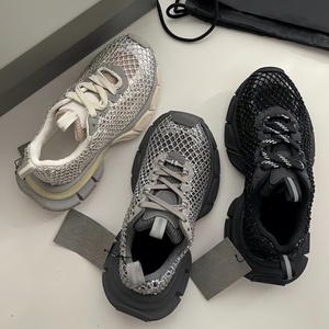 Chaussures de sport décontractées de luxe pour hommes et femmes, baskets de haute qualité, respirantes, style décontracté pour la marche - Product Image 1
