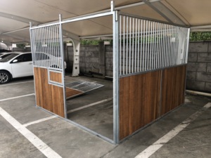 Grand <span class=keywords><strong>abri</strong></span> extérieur pour chevaux préfabriqué avec toit coulissant pour porte d'entrée, écurie économique pour chevaux - Product Image 2