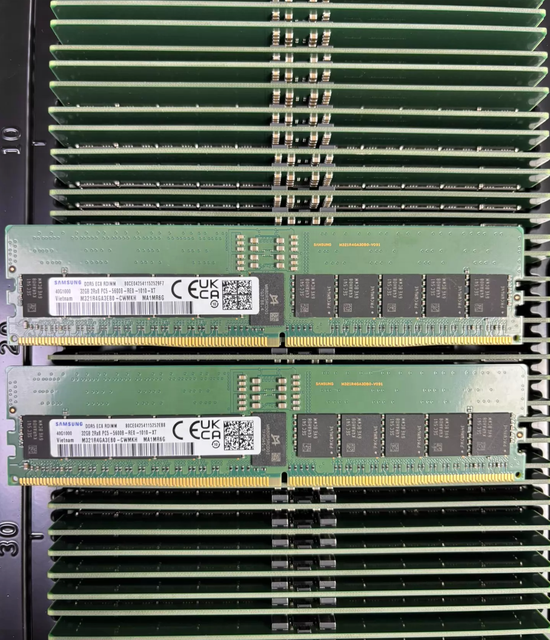 For DDR5 32GB 5600MHz RDIMM Server Memory ECC REG High Speed PC5 44800 Used for Workstation Model M321R4GA3EB0-CWM