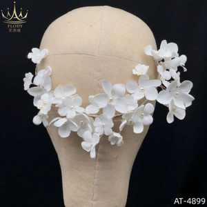 AT-4899 FLODY Servizio OEM Ingrosso Cerchietto da Sposa Stile Coreano con Perle e Fiori Fatti a Mano in Raso Beige per Abito da Sposa Bianco - Product Image 2