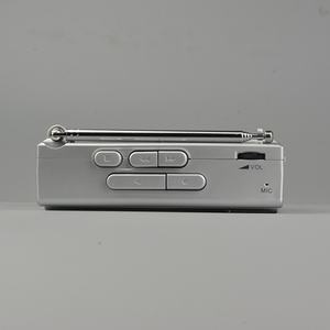 Reproductor de Casetes Portátil con Altavoz Integrado, Radio AM/FM, Reproductor Walkman con Tarjeta SD - Product Image 1